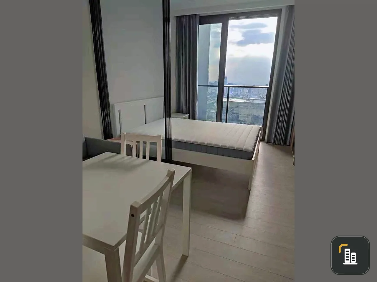For rent: One 9 Five Asoke-Rama 9, a nice room, good location, beautiful city view from high floor, fully furnished, reserve now!