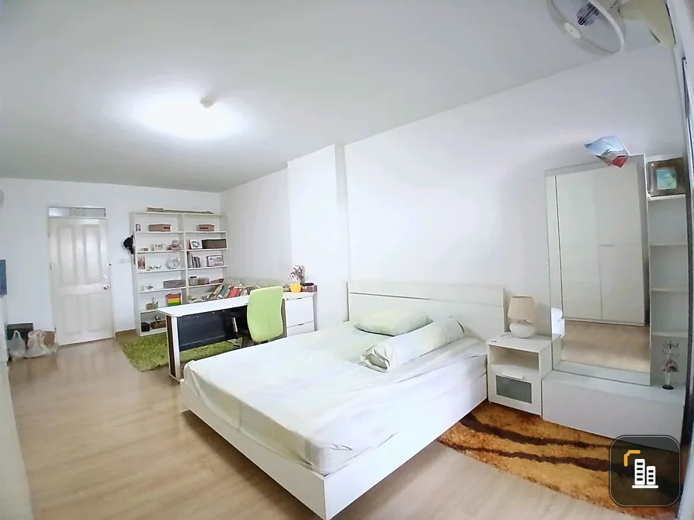 For sale: Supalai Park Srinakarin, 20th floor, city view, fully furnished, nice to live in, reserve now, urgent.