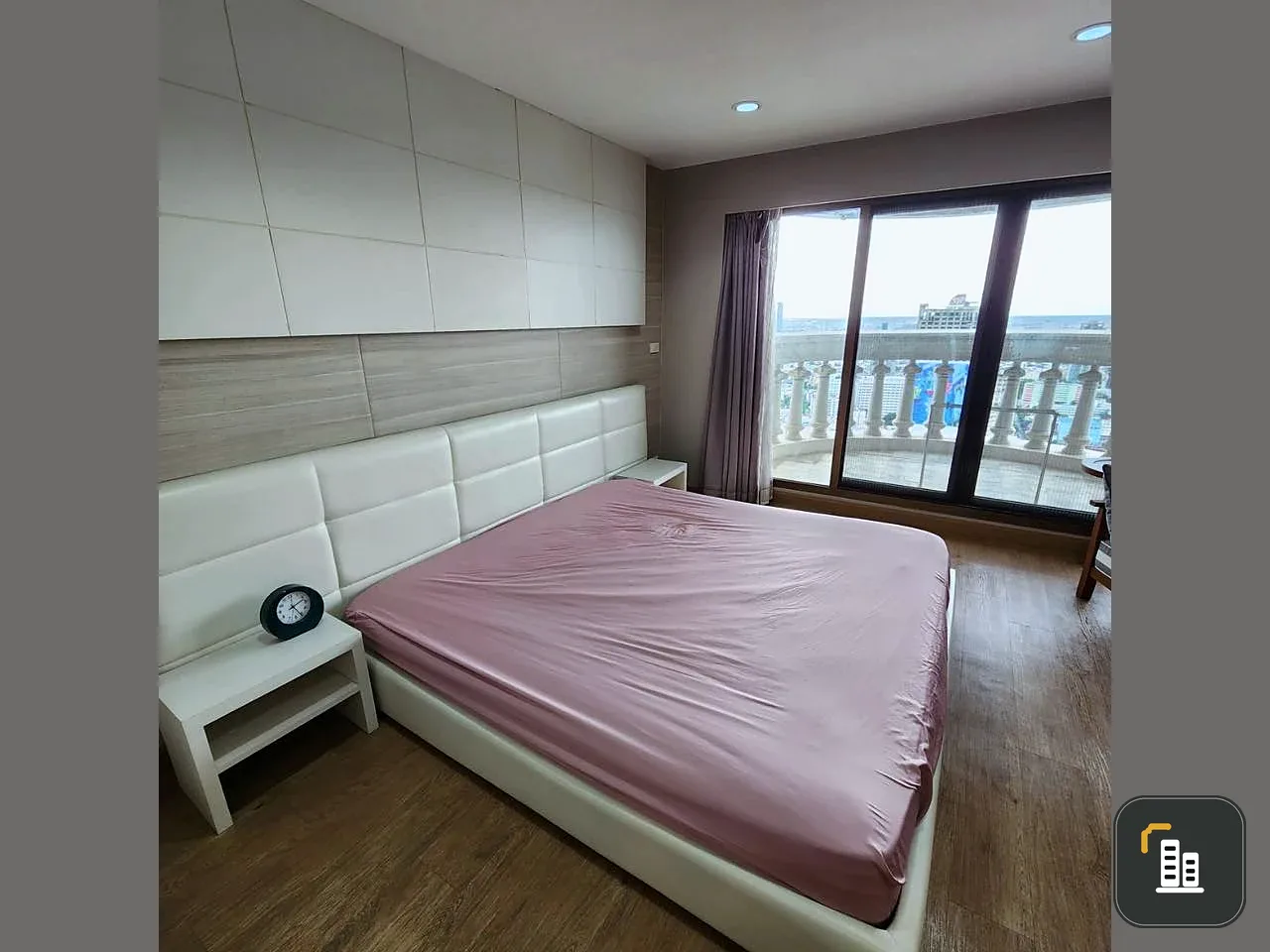 State Tower Condominium for sale, spacious room, lots of usable space, good location, convenient transportation, beautiful river view, reserve now!