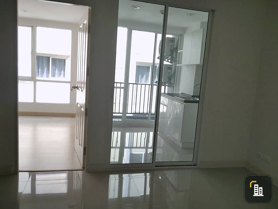 For sale: LEVO Ladprao 18 Phase 2. The room is comfortable and clean. You will regret it if you miss it.