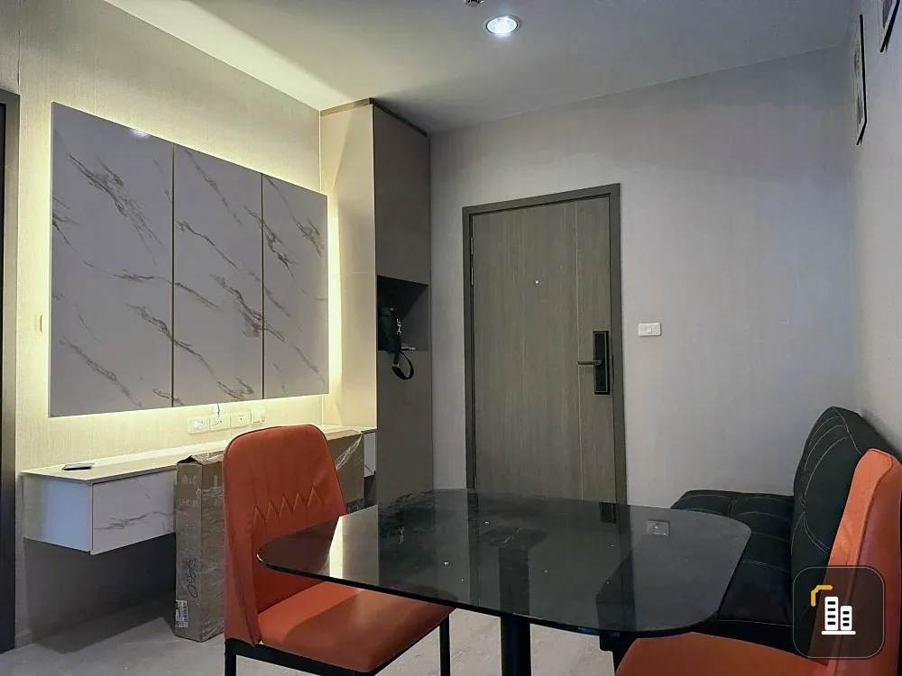 For sale or rent at Ideo Thaphra Interchange. The room is on a very high floor, with great ventilation. Same floor as the common area. Super convenien