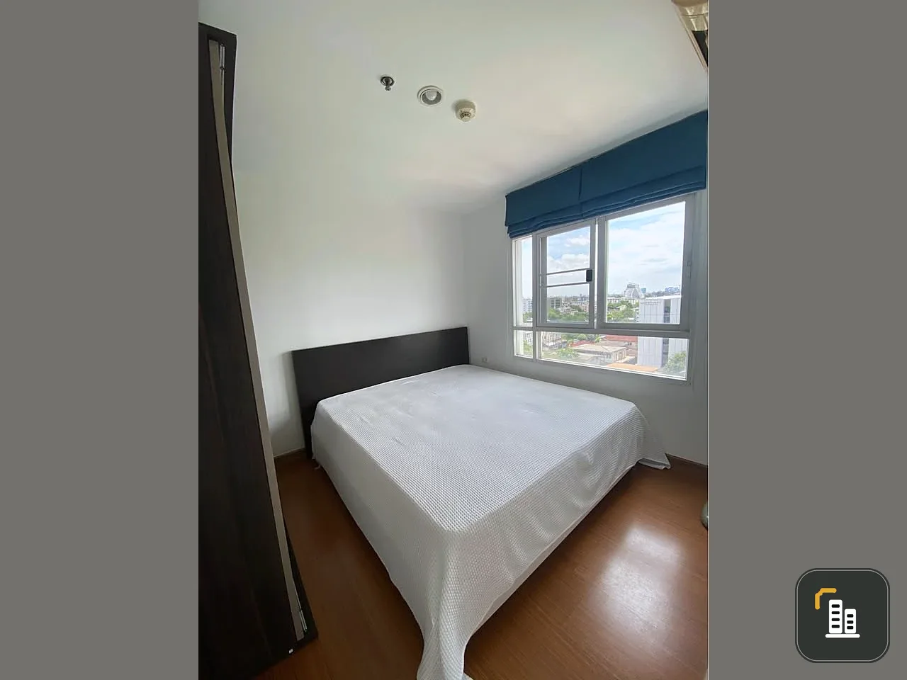 For sale: The Next Ladprao 44, a corner unit with a quiet location, plenty of usable space, fully furnished and equipped with appliances. Reserve now!