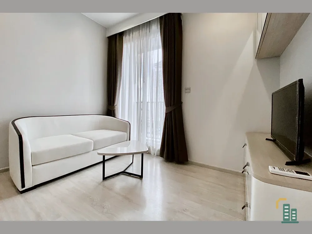 For sale: M Thonglor 10, north facing, morning sun, not hot, clean room, airy, very livable, must reserve.