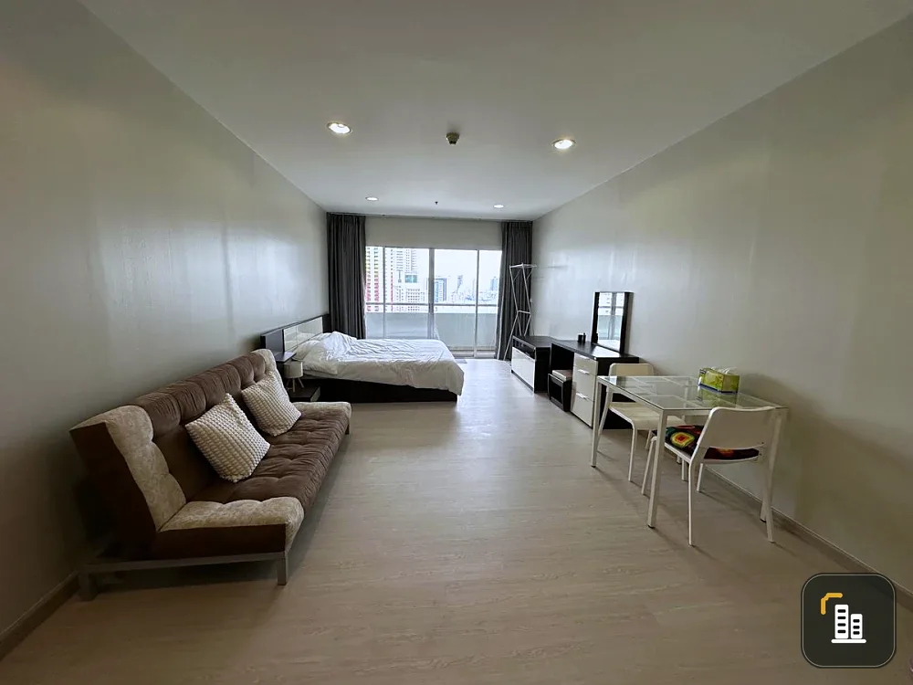 For rent: The Platinum, 16th floor, Baiyoke Tower view, fully furnished, reserve now, hurry!