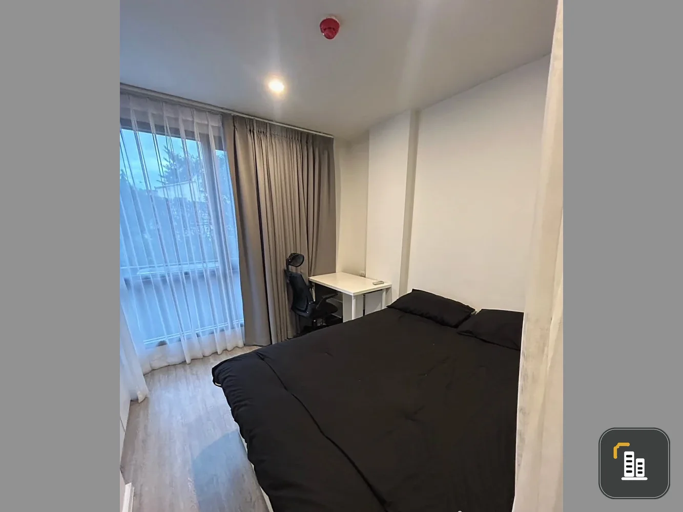 For rent: Blue Sukhumvit 89, 2nd floor, Building A, same floor as Co-Working Space, very convenient, must hurry.