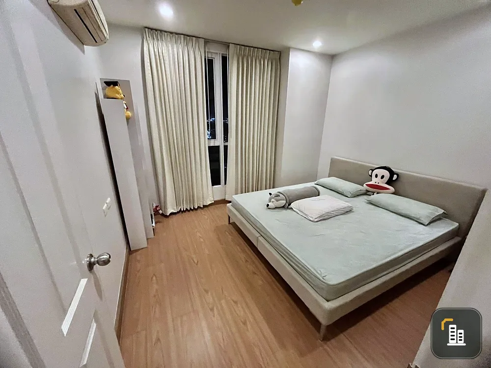 For rent: The Complete Narathiwat, city view, great atmosphere, fully furnished, ready to move in.