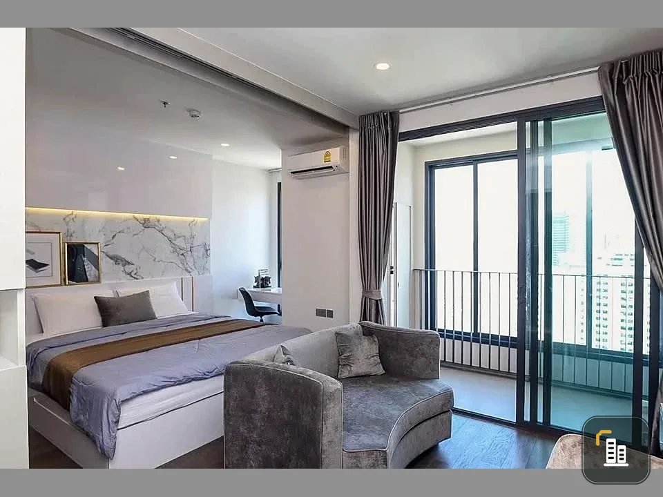 For sale: Ideo Q Siam-Ratchathewi, beautiful view of Baiyoke Tower, private elevator to the front door, beautifully decorated built-in furniture.
