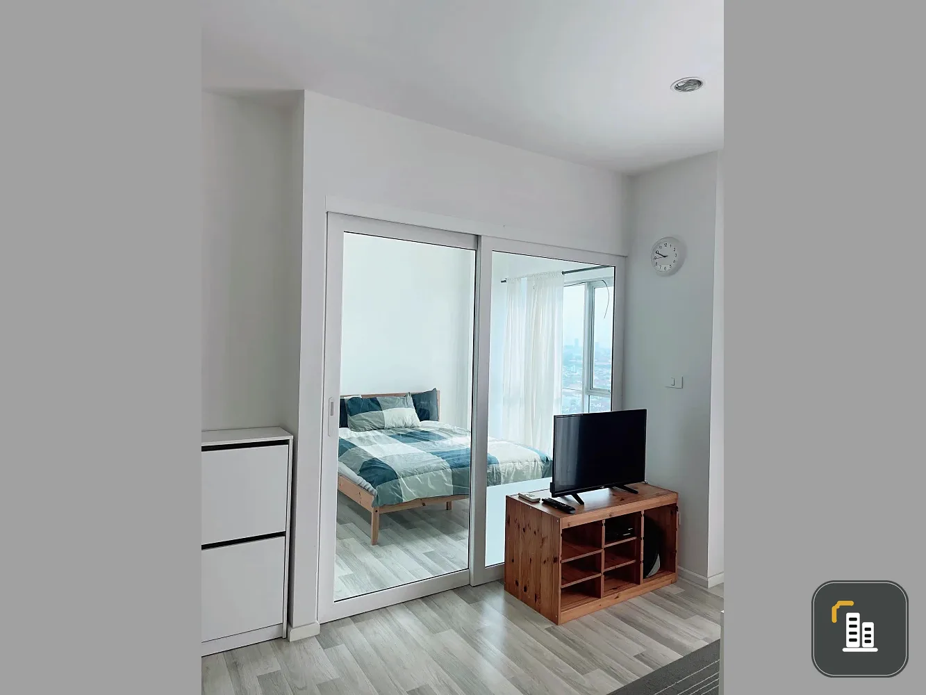 For sale or rent: The Key Chaengwattana, fully furnished, with a beautiful city view. Just bring your bags and move in!!!