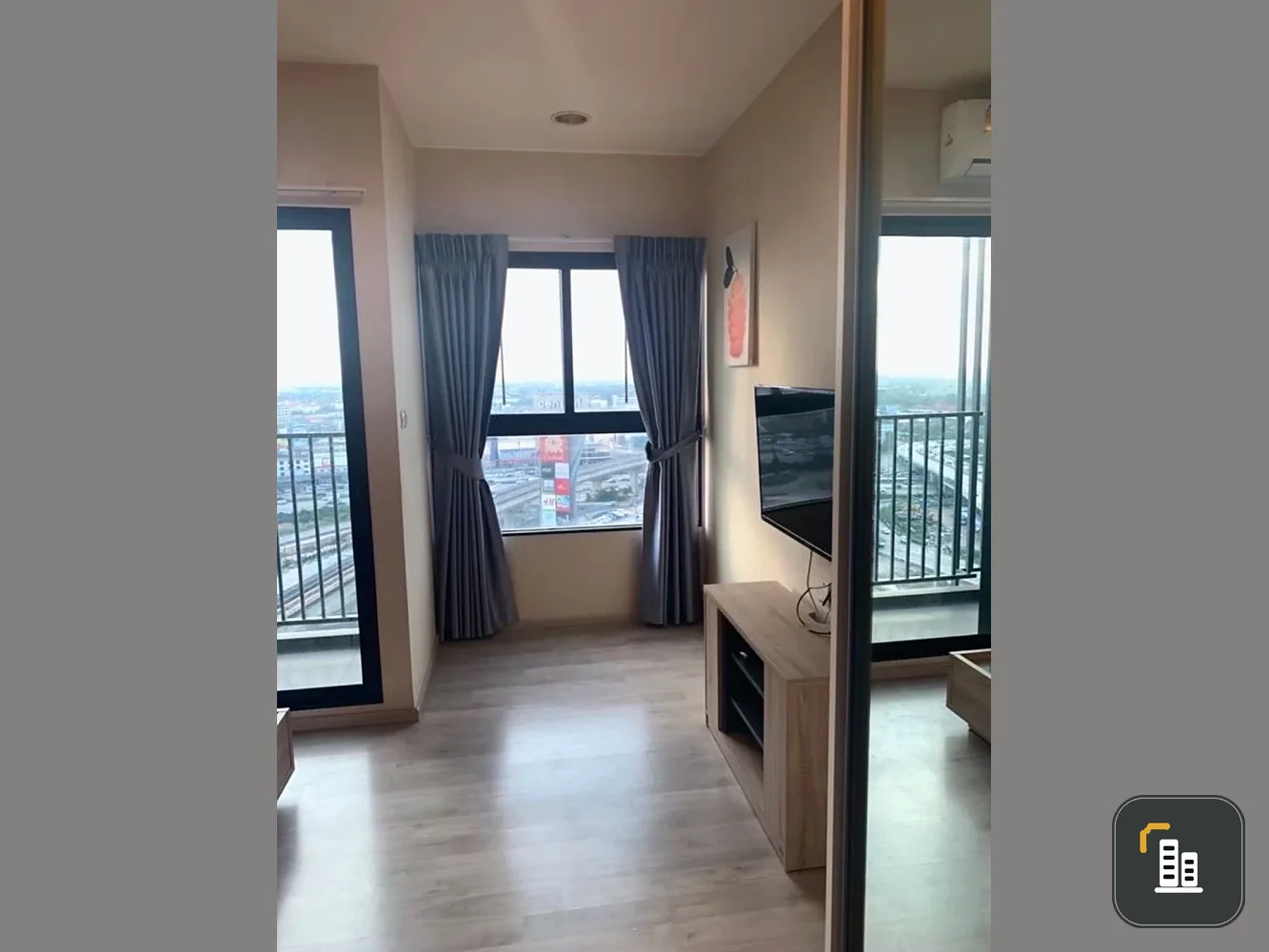 Plum Condo Central Station for sale, 20th floor, nice room, comes with complete decoration, reserve now.