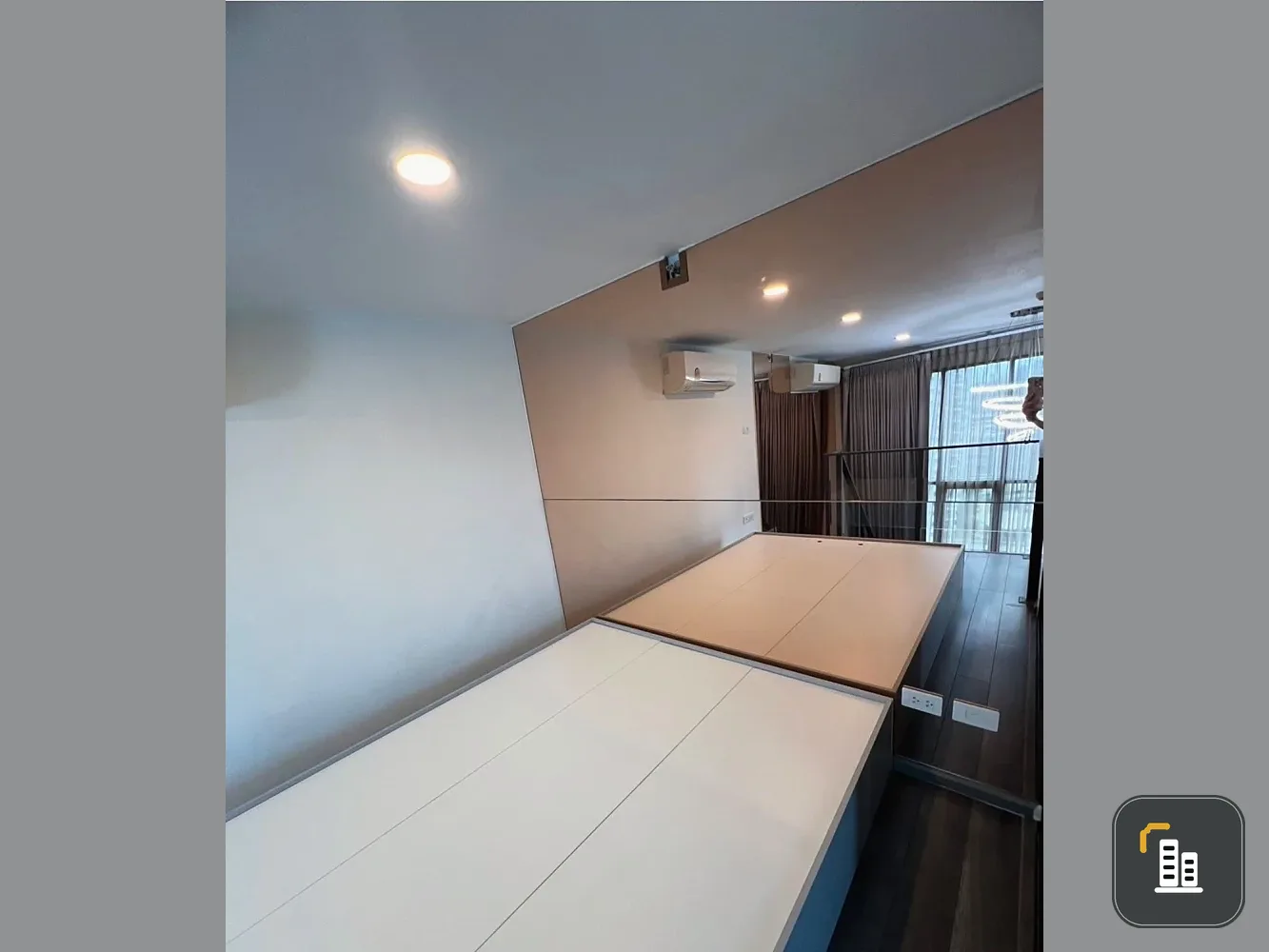 Knights Bridge Space Rama 9 for rent, spacious room, lots of usable space, high ceiling, airy, good location, reserve now.