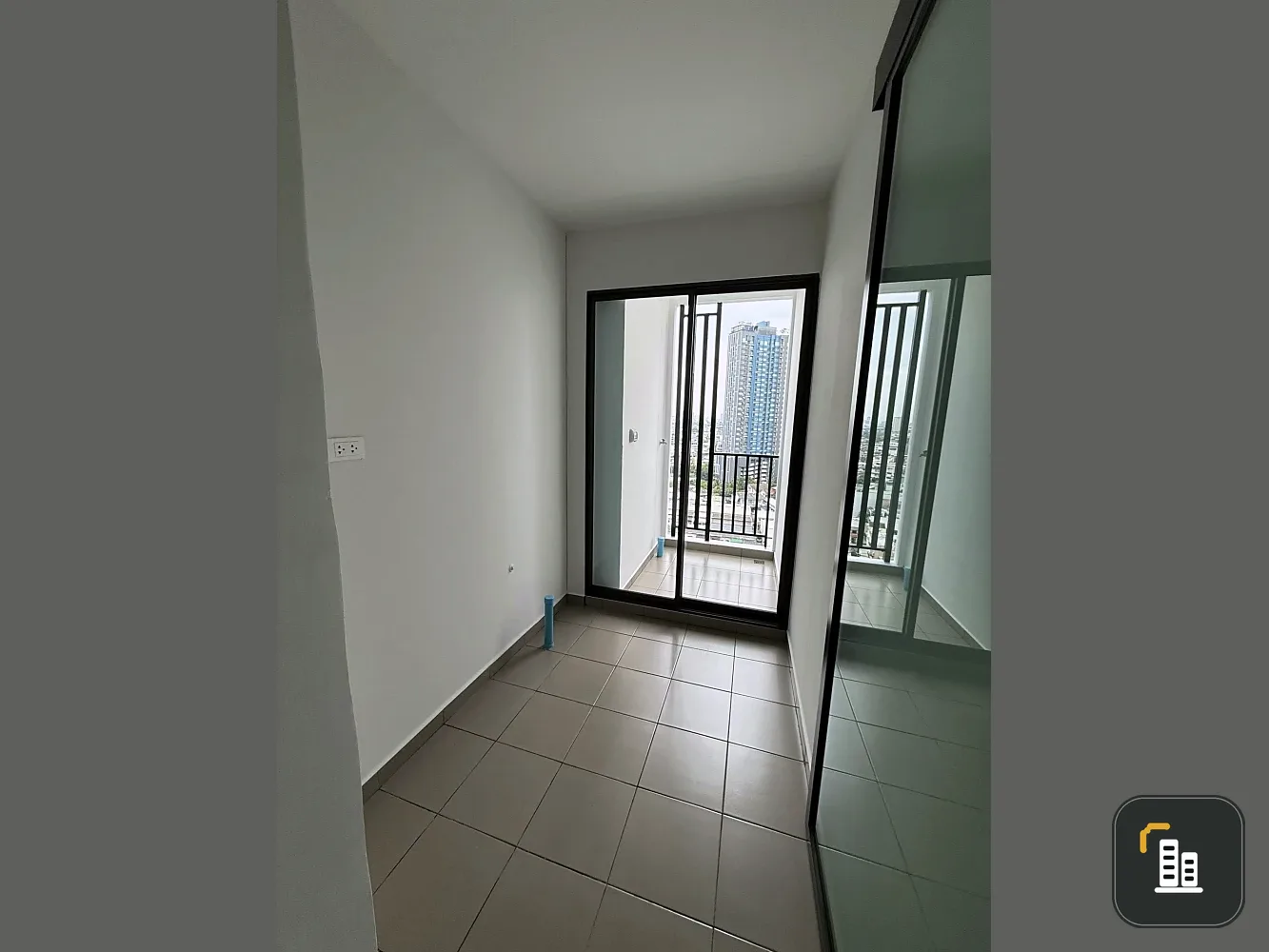 Regent Home Wutthakat Studio room for sale at a reasonable price. Come and reserve yours today!