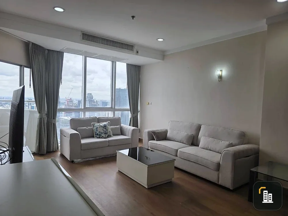 For rent: The Waterford Diamond Sukhumvit 30/1, large room, plenty of usable space, 45th floor, high view, come and reserve now, don't miss out!