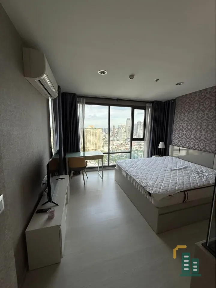 For rent: Rhythm Sukhumvit 42, 26th floor, quiet corner room, high floor, great atmosphere, hurry and reserve now!