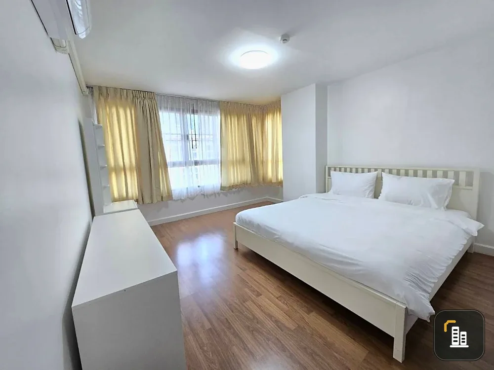 The Clover Thonglor for sale, corner unit with privacy, lots of usable space, fully furnished, reserve now!