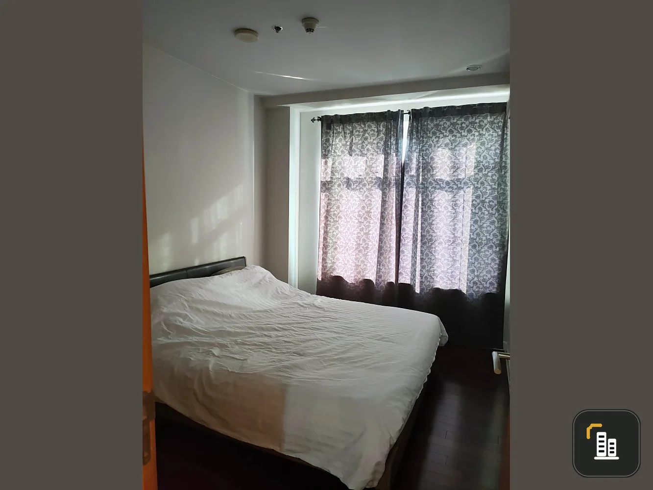 Urgent Sale!! Circle Condominium, 12th Floor, Building B, Beautiful Unit, Super Cozy, Great Price, Don't Miss!!