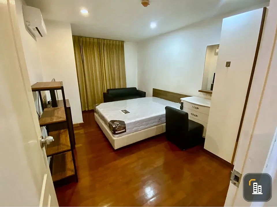 For rent: The Niche Sukhumvit 49, spacious room, very comfortable, not cramped at all. Reserve first, get it first.