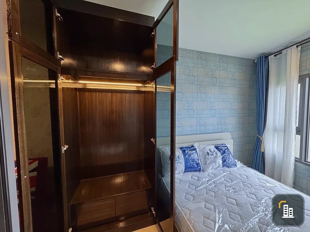 For rent: Life Rama 4 - Asoke, beautiful wallpaper throughout the room, fully furnished, ready to move in.