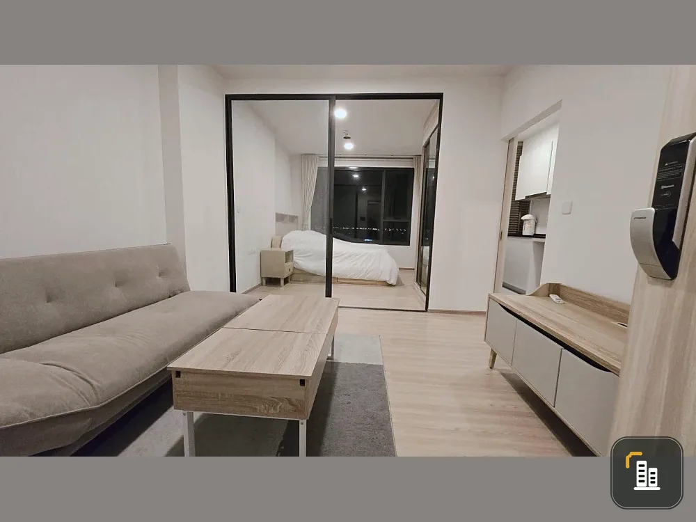 For sale: Chewathai Kaset Nawamin, in pristine condition, very high floor, beautiful view, spacious living area, good natural light. Reserve now!
