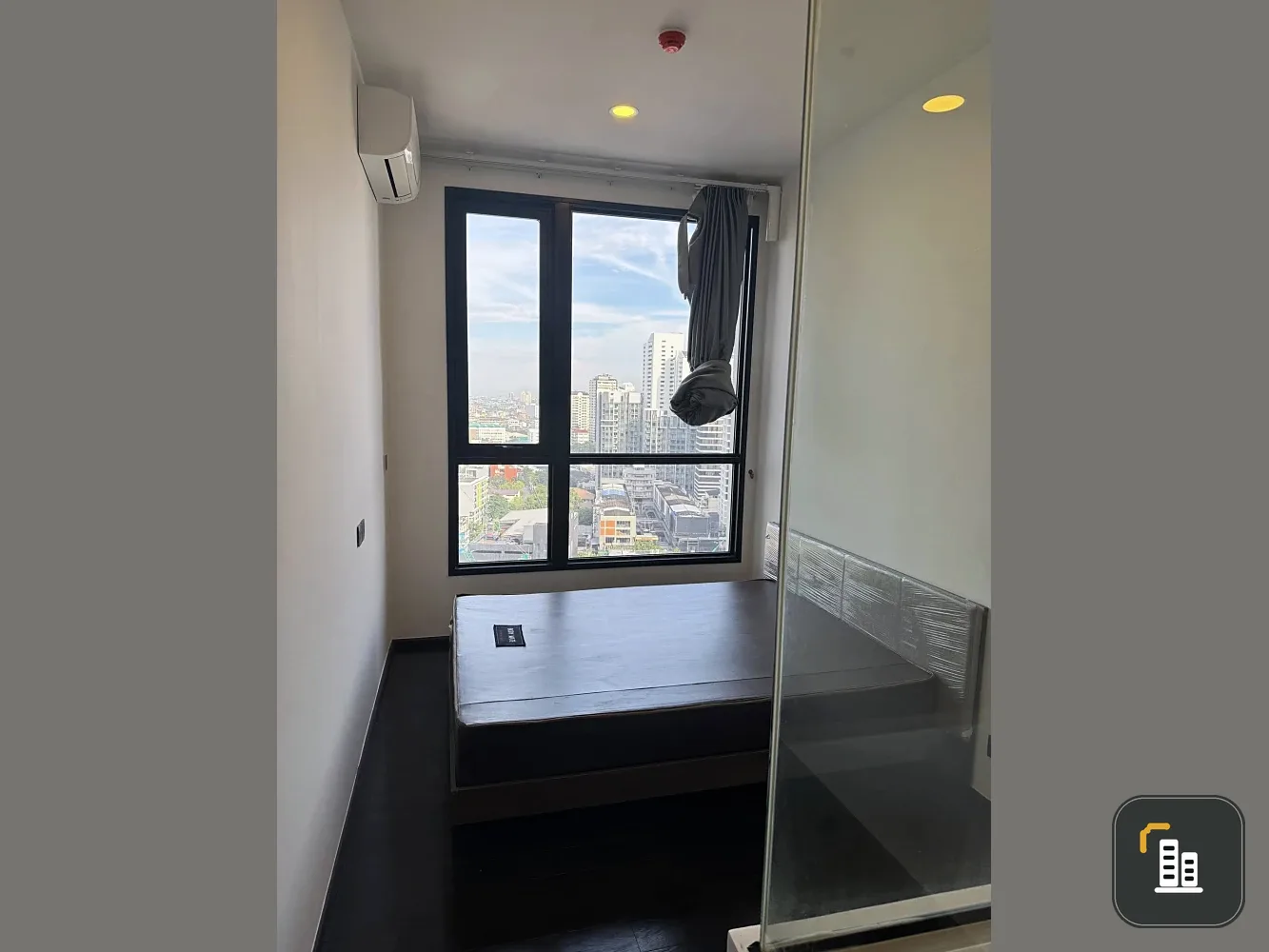 For rent: Park Origin Thonglor, very high floor, lots of usable space, fully furnished, first come first served.