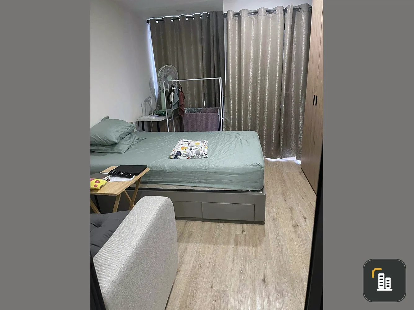For sale: Oneder Kaset, Building B, 7th floor, swimming pool view, fully furnished + appliances, ready to move in.