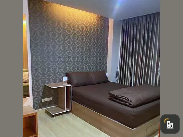 Emerald Residence Ratchada for sale, corner unit, very private, wallpapered throughout, built-in, complete with appliances, ready to move in.