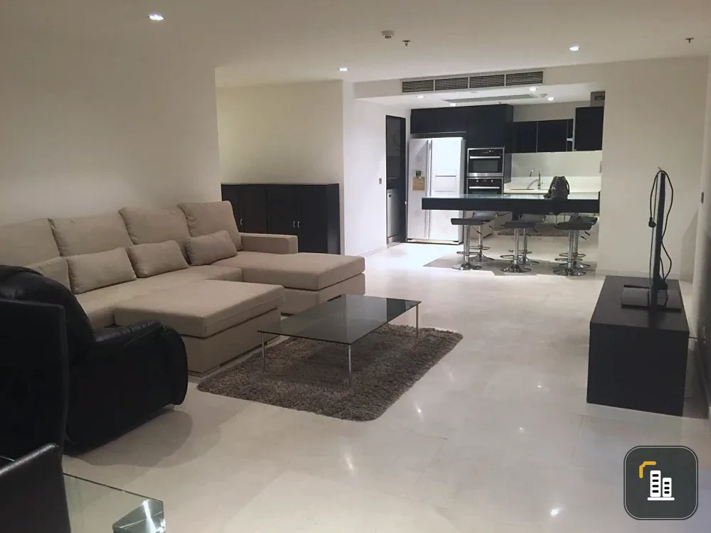 For rent: Eight Thonglor Residences, very high floor unit, each bedroom has its own private bathroom, open-plan living area. Reserve now!
