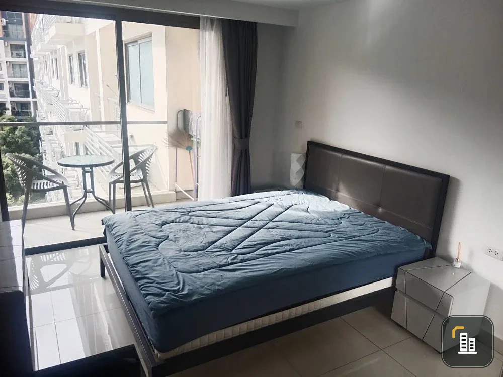 For sale or rent: Laguna Beach Resort 2 (Jomtien), swimming pool view room, fully furnished, ready to move in immediately.