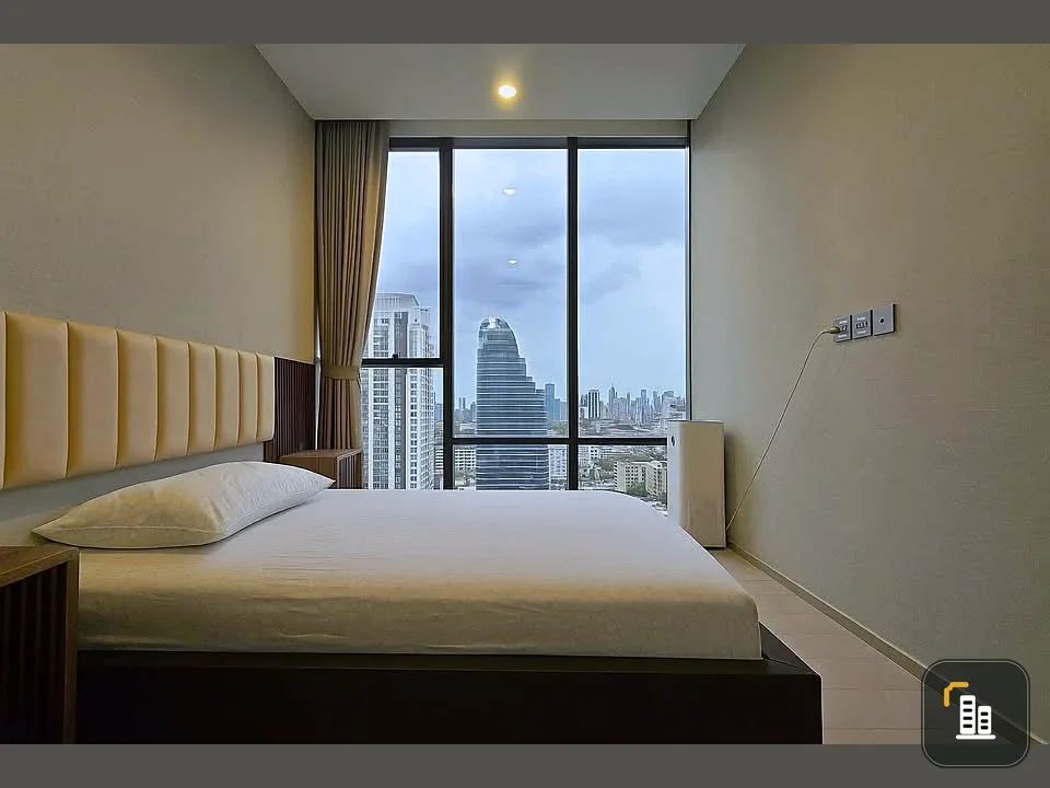 For rent: The Extro Phaya Thai - Rang Nam, spacious room with stunning city view, fully furnished, first come first served.