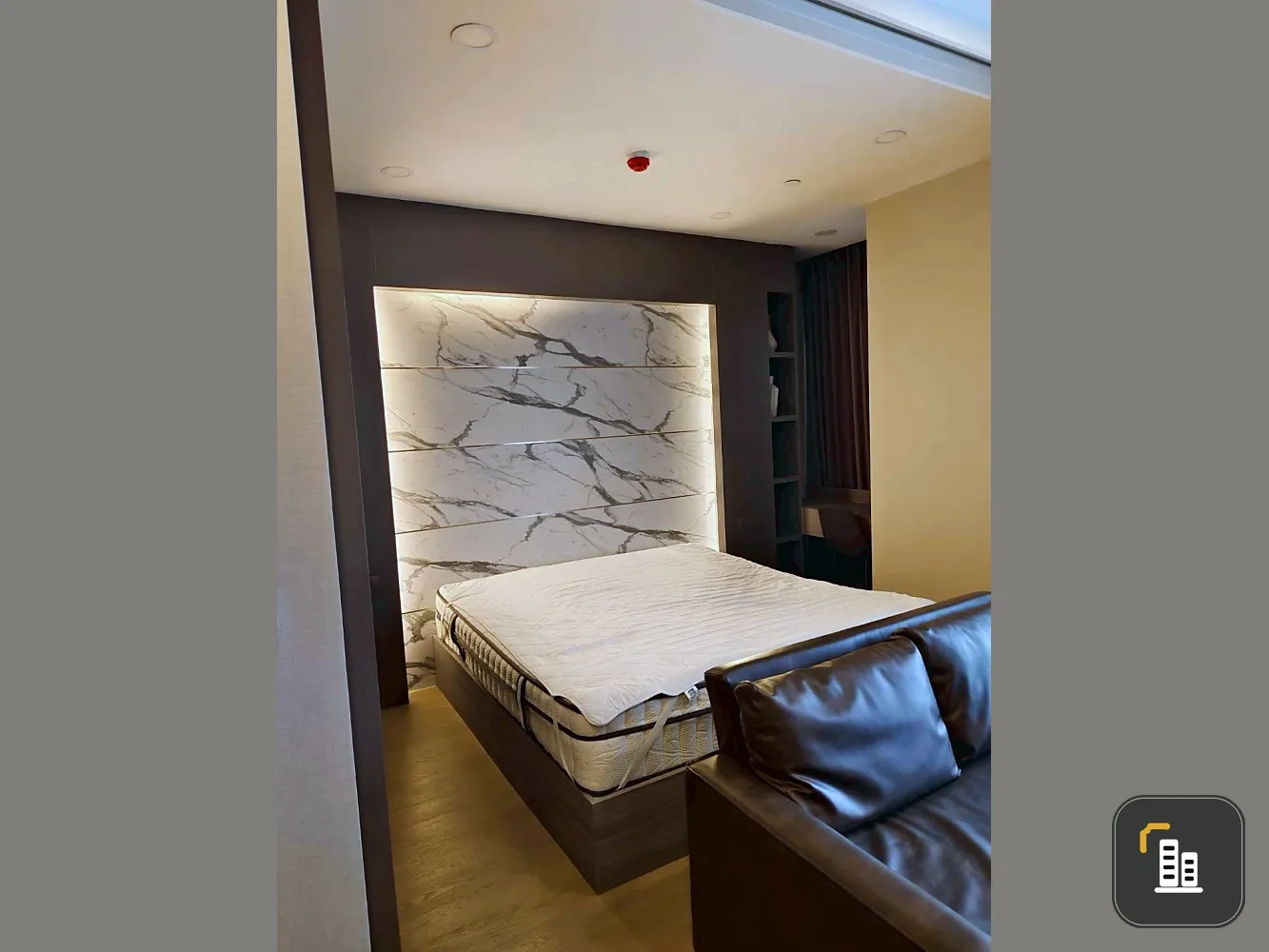 For rent!! Ashton Chula-Silom Condo, 33rd floor, beautiful room, great location, fully furnished, ready to move in! Don't miss out!!