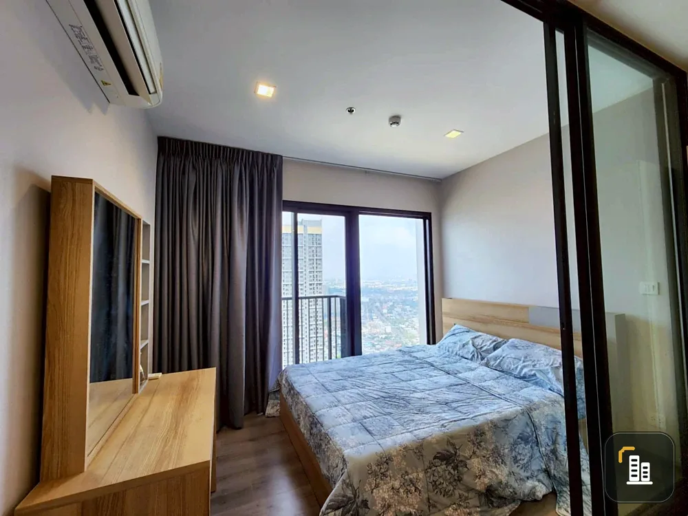 Urgent sale! Condo The Politan Rive, 51st floor, river view, with built-in furniture. Come and reserve now. Don't delay!