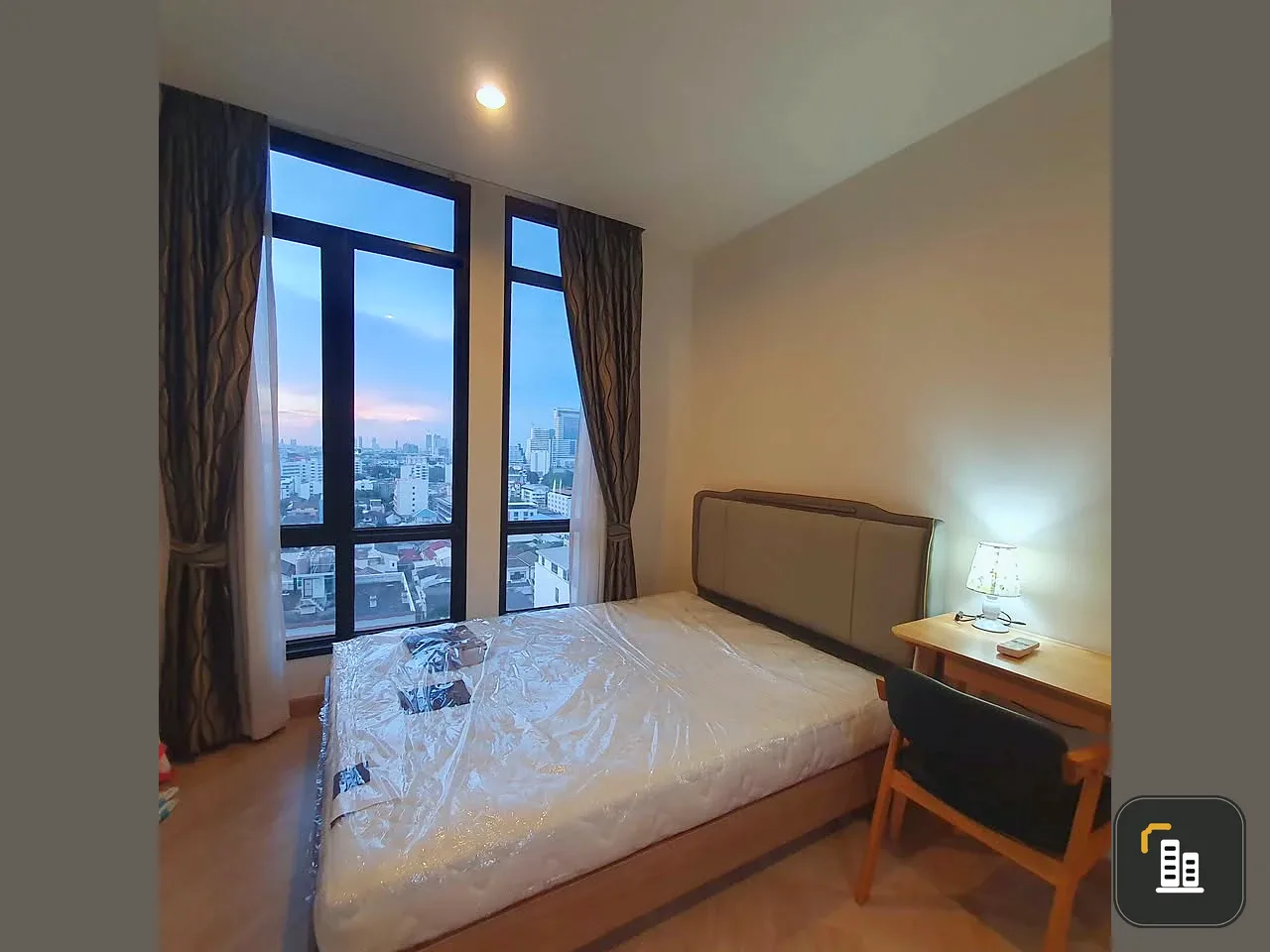 For sale: The Capital Ratchaprarop-Vibha, corner room, 14th floor, quiet, bedroom wall not connected to other rooms, beautiful view, built-in furnitur