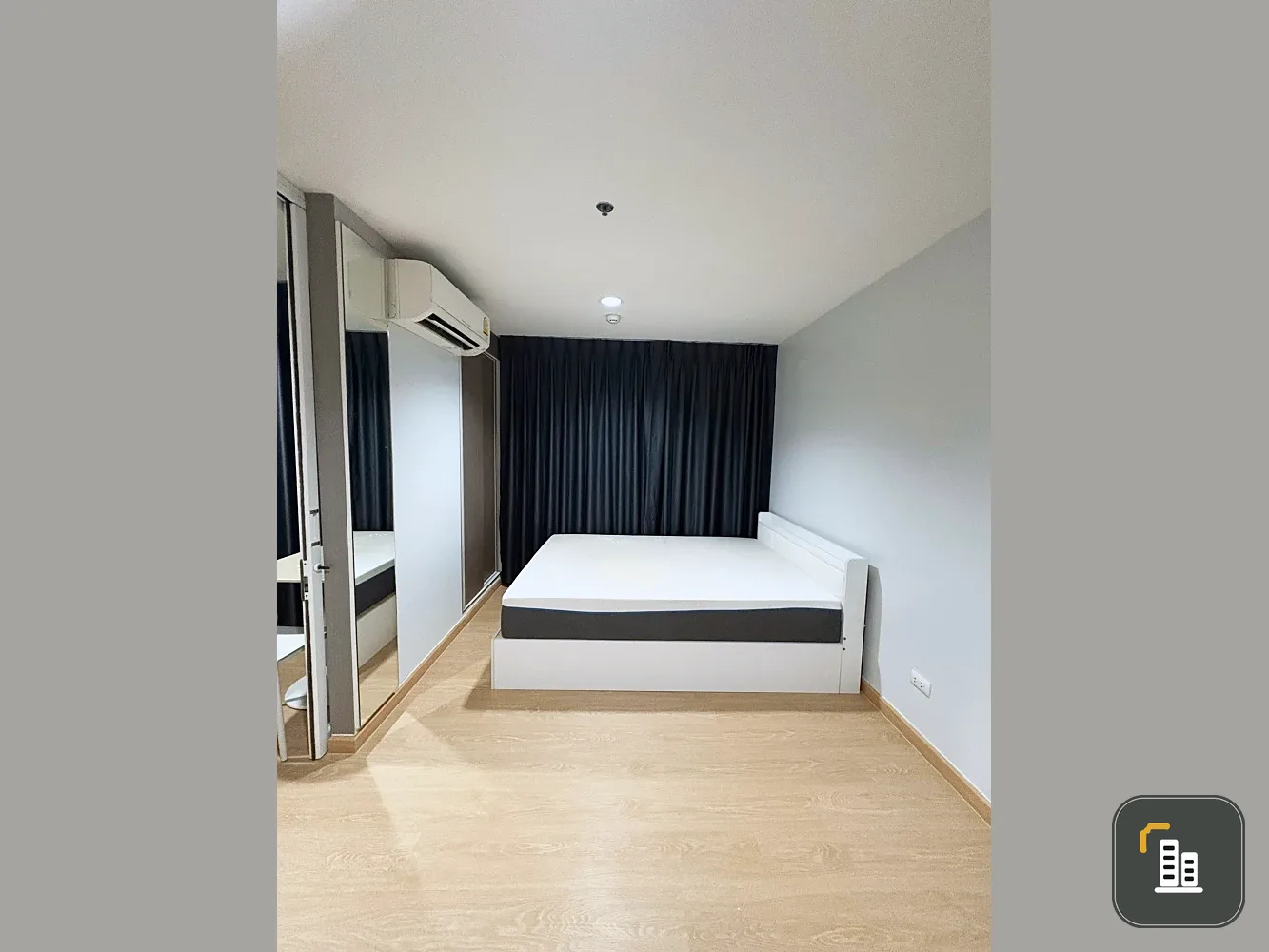 Condo for rent: The Trust @ BTS Erawan. Ready to move in. Fully furnished. Electricity included. Affordable price. Come reserve now. Don't miss out!