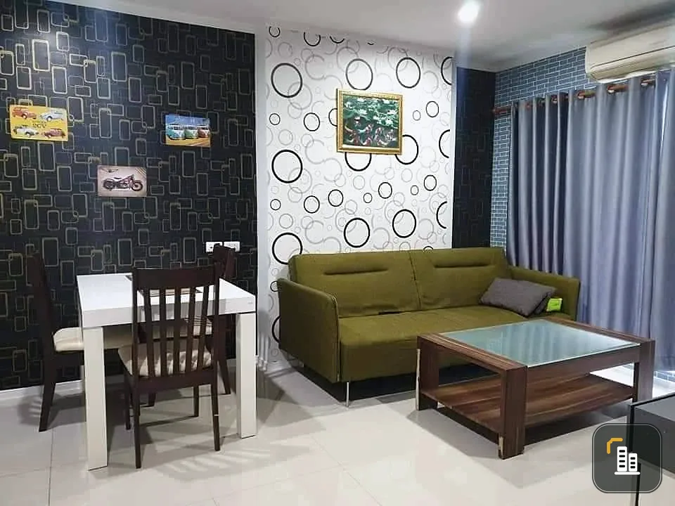 For rent: Lumpini Parkbeach Jomtien, spacious room with plenty of usable space, nice wallpaper, complete with amenities. Don't miss it!