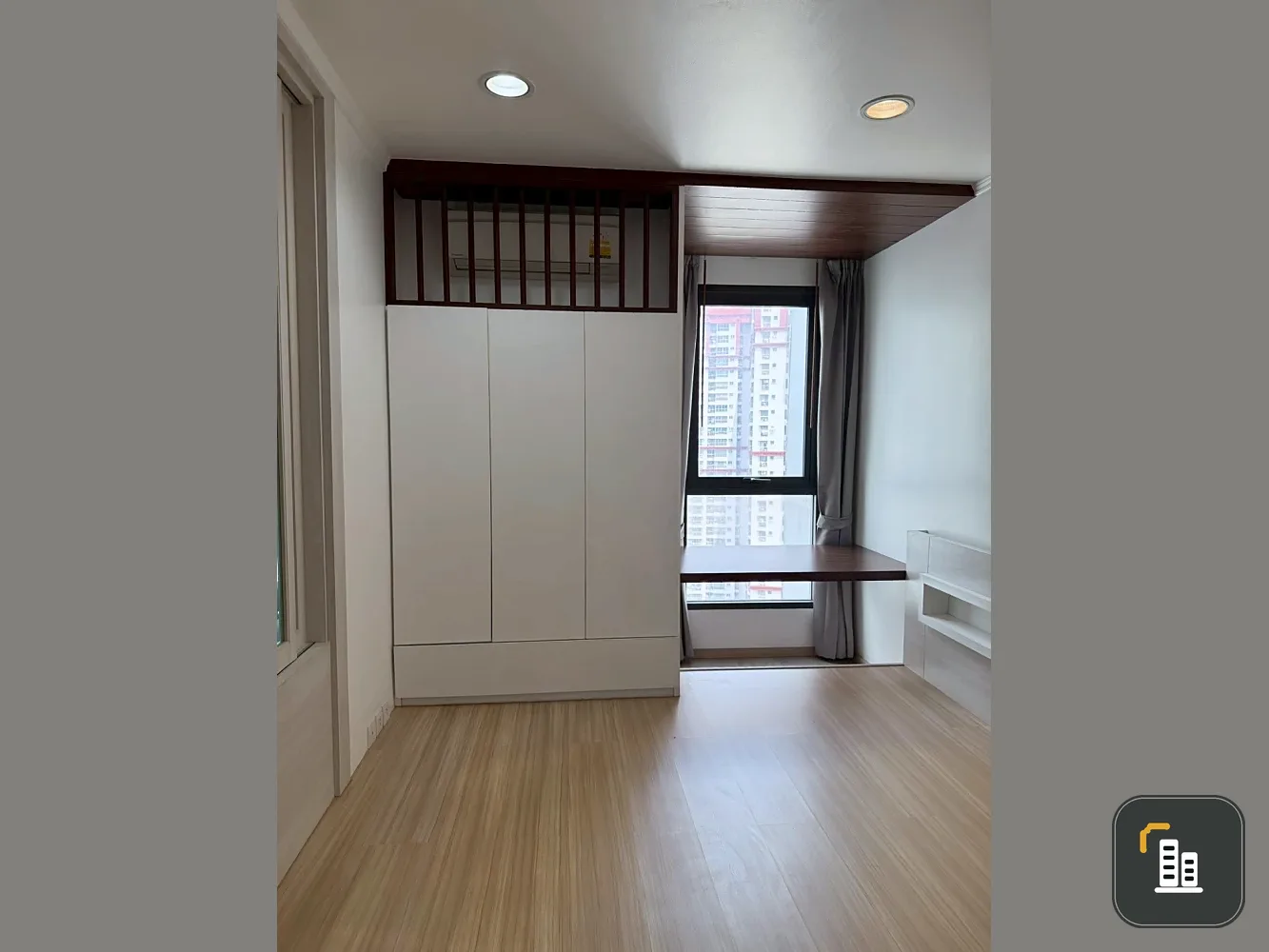 For sale: Ideo Q Ratchawithi, 29th floor, city view, spacious room, comfortable living. Interested? Hurry and reserve now!