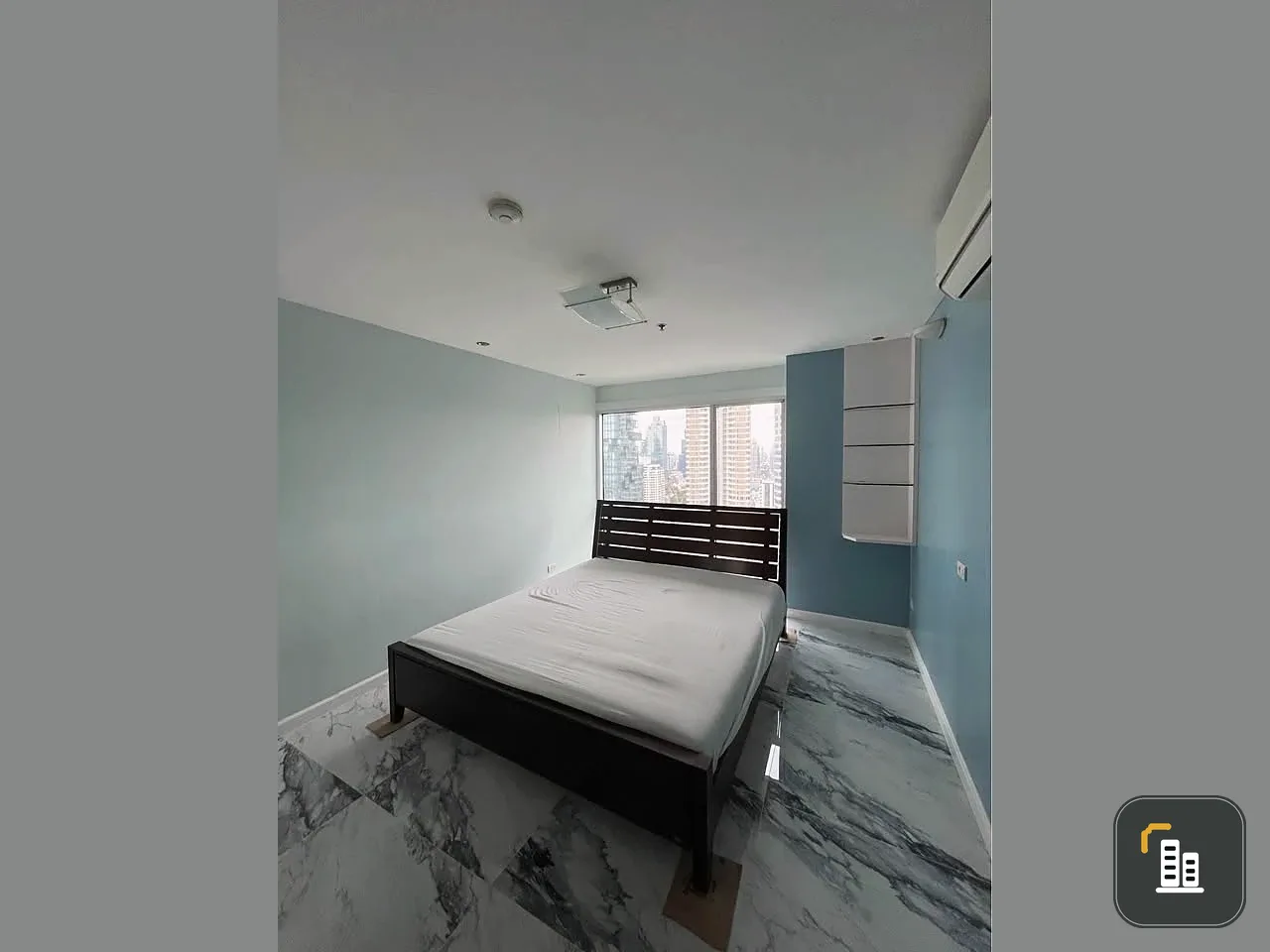 For sale: rent Silom Suite, spacious room, lots of usable space, good location, convenient transportation, hurry and reserve now!