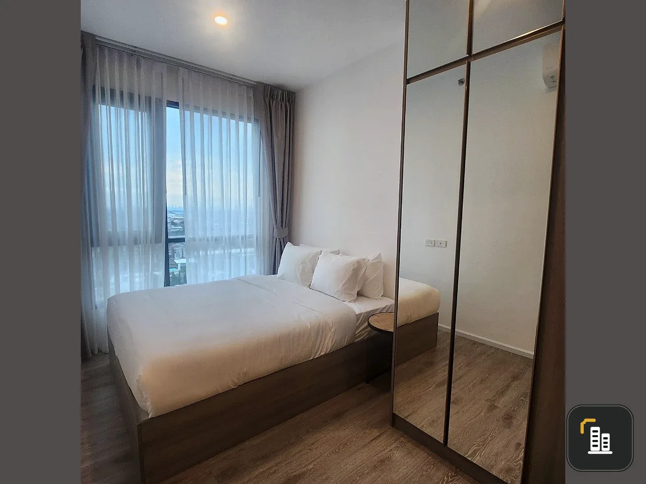 For rent: Knightsbridge Sukhumvit-Thepharak, 19th floor, fully furnished with appliances, move in now, don't hesitate.