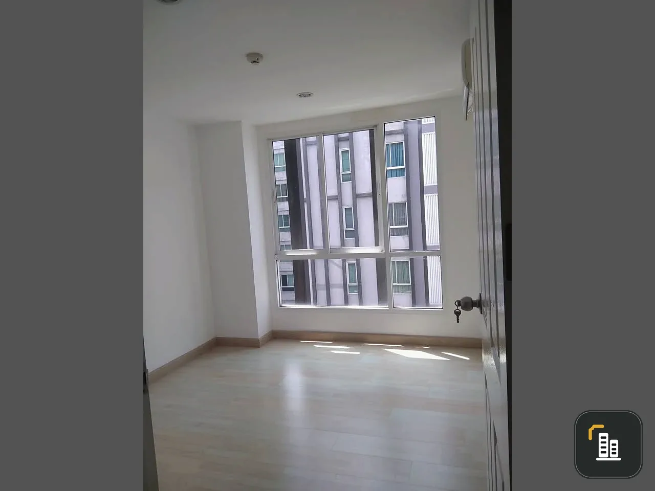 Urgent sale! Levo Ladprao 18 phase 2, empty room, reasonable price. Room decorating enthusiasts shouldn't miss this. Come reserve now, don't miss out!