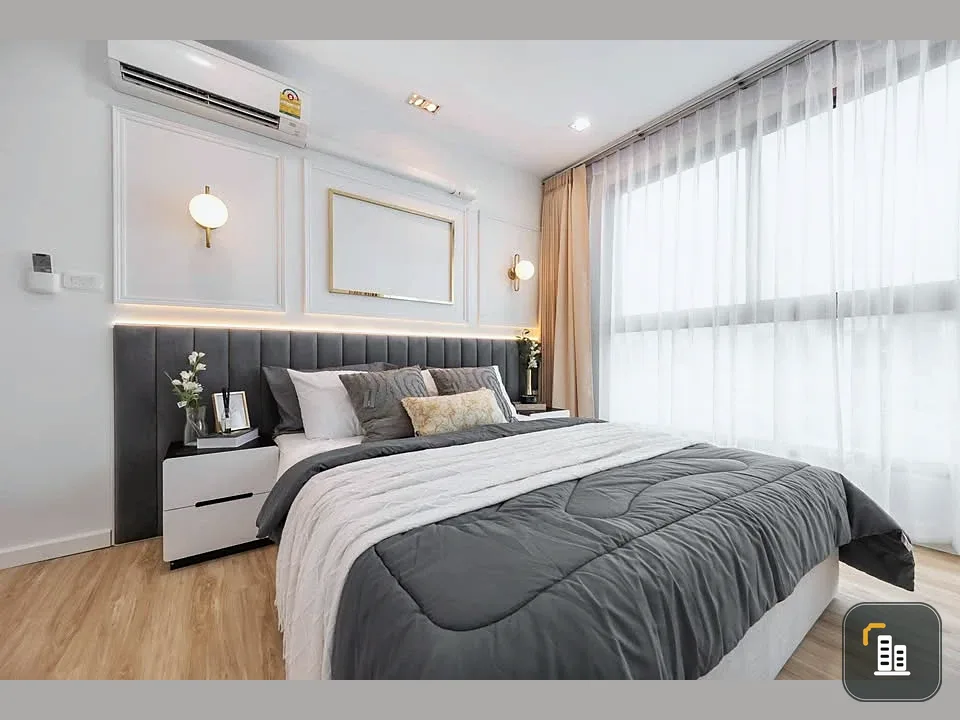 For sale: Casa Condo Asoke-Din Daeng. The room is on a very high floor with plenty of usable space. The view is not blocked. It is fully furnished and
