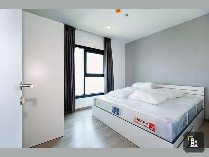 For rent, The Base Phetkasem, 2 bedrooms, very spacious room Able to complete activities. Book now.