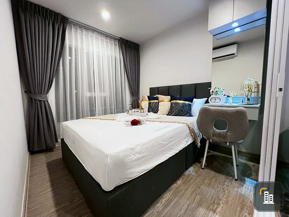 For rent: Regent Home Bangna, Building B, outside view, open view, river view, fully furnished, built-in, ready to move in immediately.
