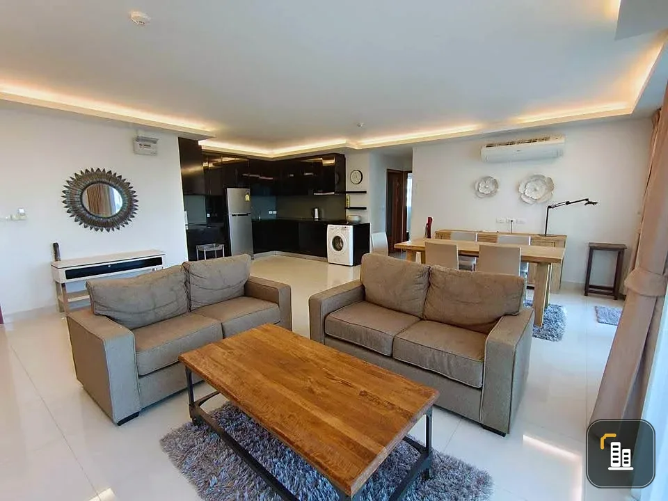 For sale: Club Royal Wongamat (North Pattaya), 6th floor, swimming pool view, 3 bedrooms, 2 bathrooms, very large room, reserve now.