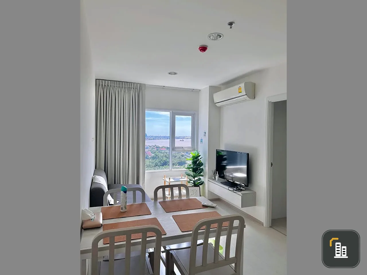 For rent, Aspire Erawan, ready to move in, high floor, furnished, reserve now.