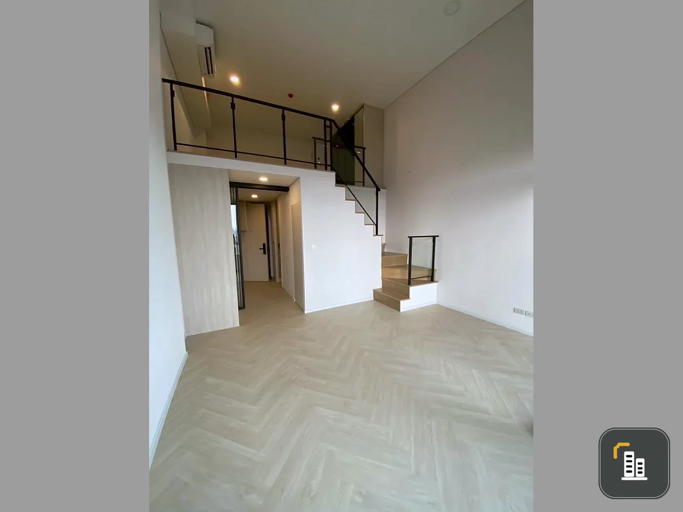 For sale Landmark @MRTA Station, Building B, 15th floor, North side, 2-storey room, very beautiful room number, hurry to reserve before you miss out.