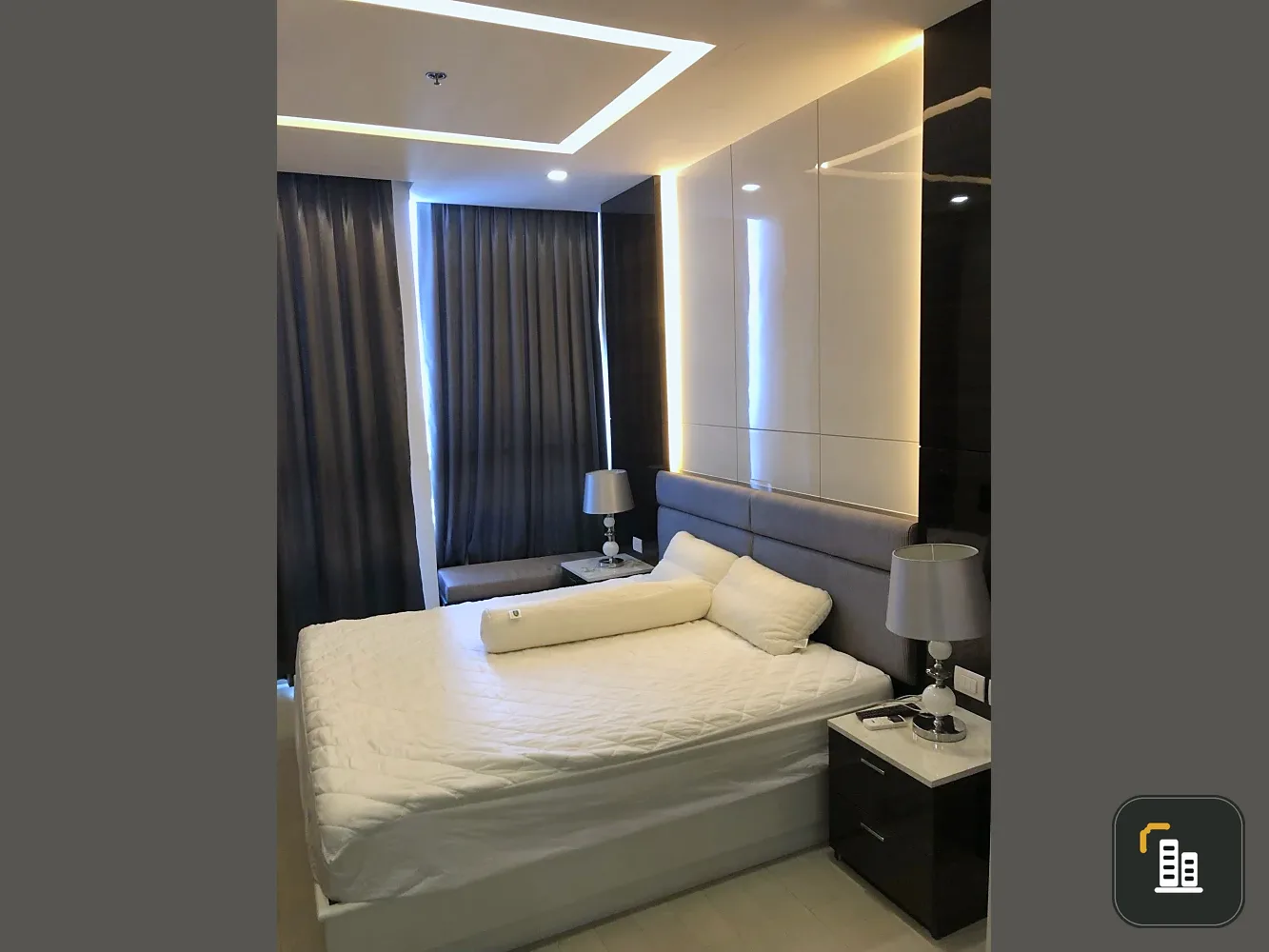 For rent: Noble Ploenjit, 19th floor, beautiful city view, beautiful room, fully furnished, nice to live in, interested, reserve now.