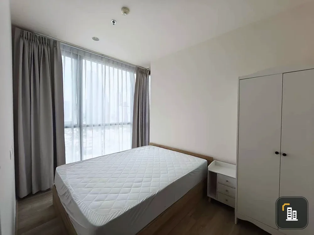Oka Haus Sukhumvit 36 for rent with beautiful city view without any buildings blocking it. Bright, airy, spacious room, quiet and private atmosphere