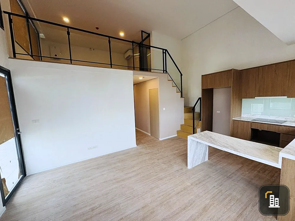 For sale Landmark @mrta station, 2 bedrooms, 1 bathroom, spacious room, high ceiling, large area, reserve now.