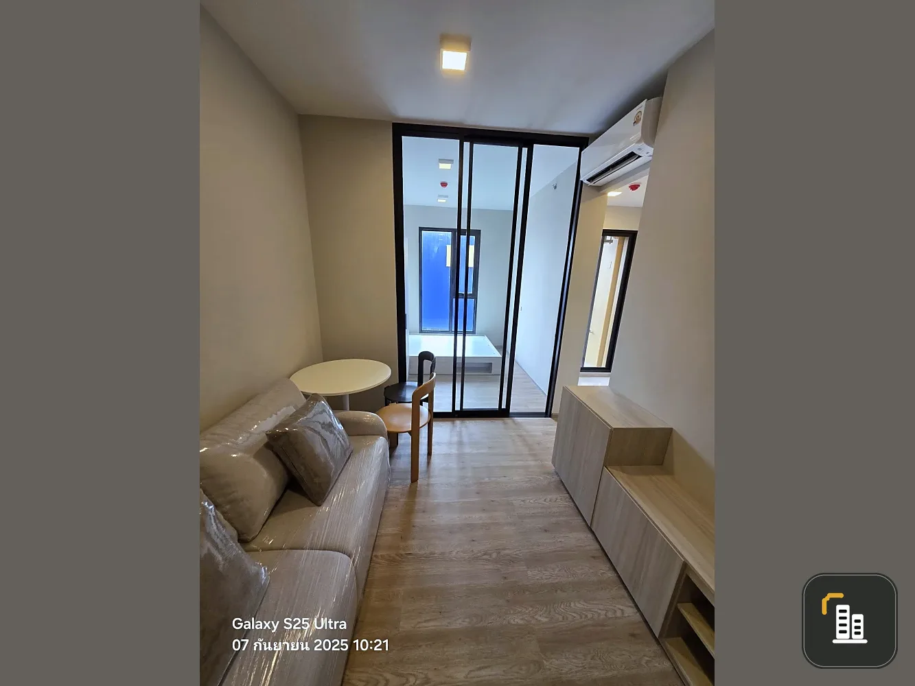 Plum Condo New West for sale, small room, quiet, beautiful view of the mall and IKEA garden.