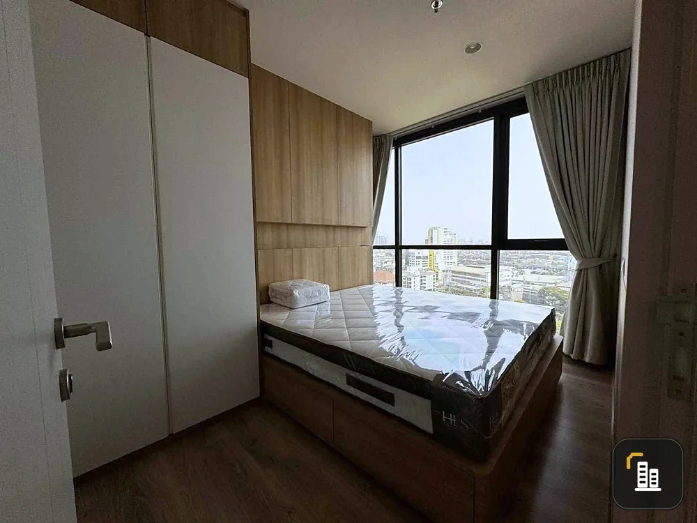 For sale: OKA Haus Sukhumvit 36, 16th floor, corner building, river view, quiet, with excellent built-in furniture. Don't miss out!