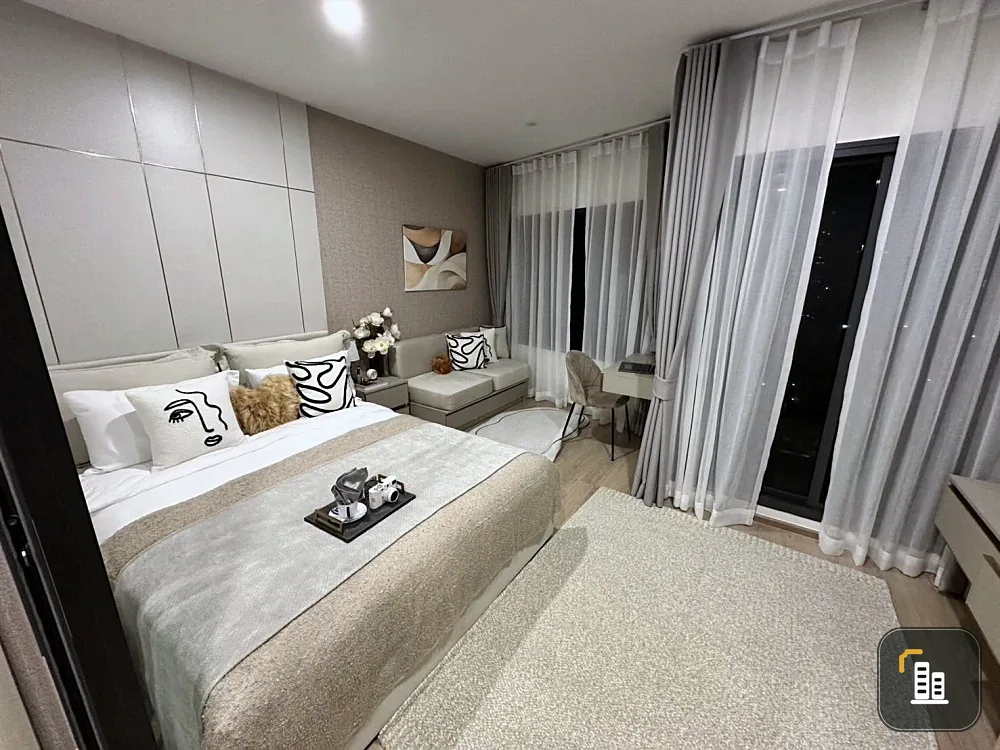 For rent: Life Rama 4 - Asoke, 15th floor, Sukhumvit side (no market smell), beautiful room, good furniture, hurry and reserve now.