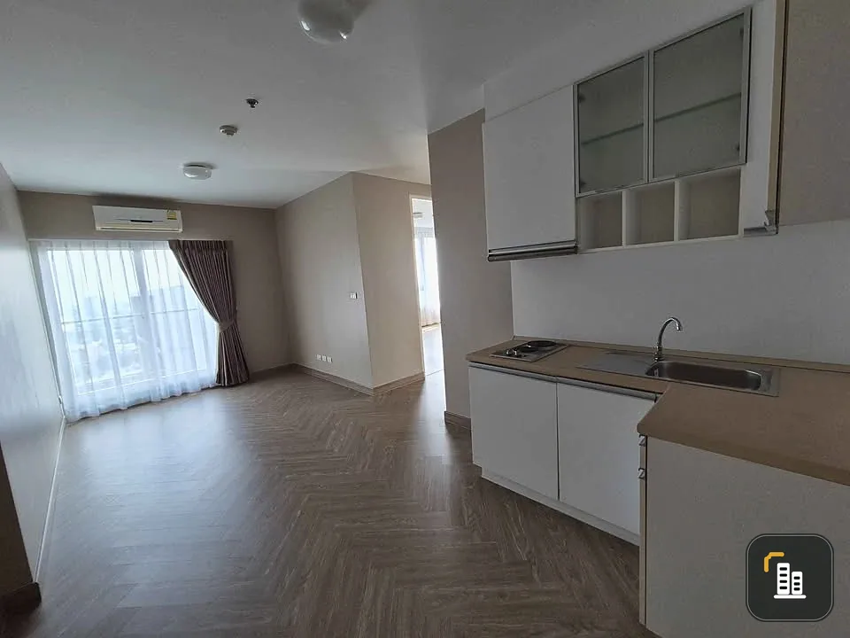 For sale: The Parkland Ratchada-Tha Phra, 29th floor, highest floor & corner room, not crowded, private parking available, reservation required.